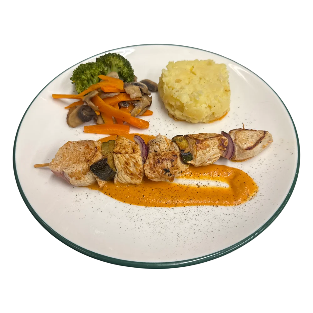 Brochette de dindonneau, coulis de poivrons rouge
